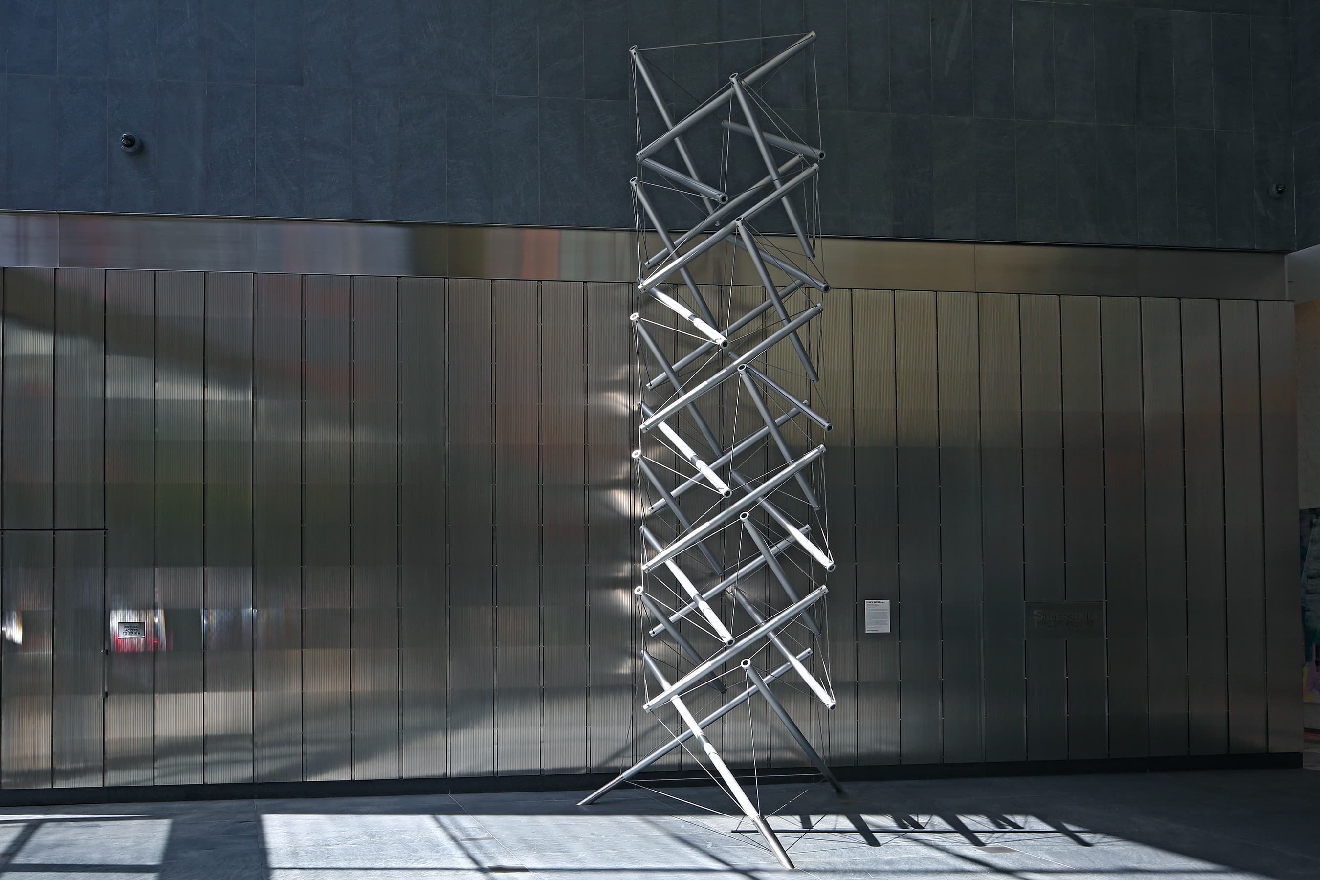 Kenneth Snelson, Equilateral Quivering Tower. 1973-92